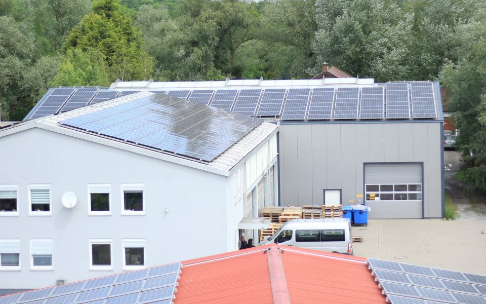 Dach mit Photovoltaikanlage